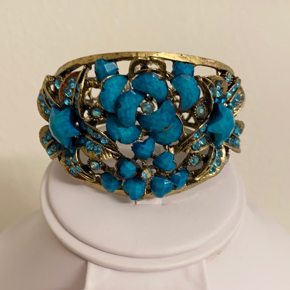 Gold and Turquoise Beaded Bracelet